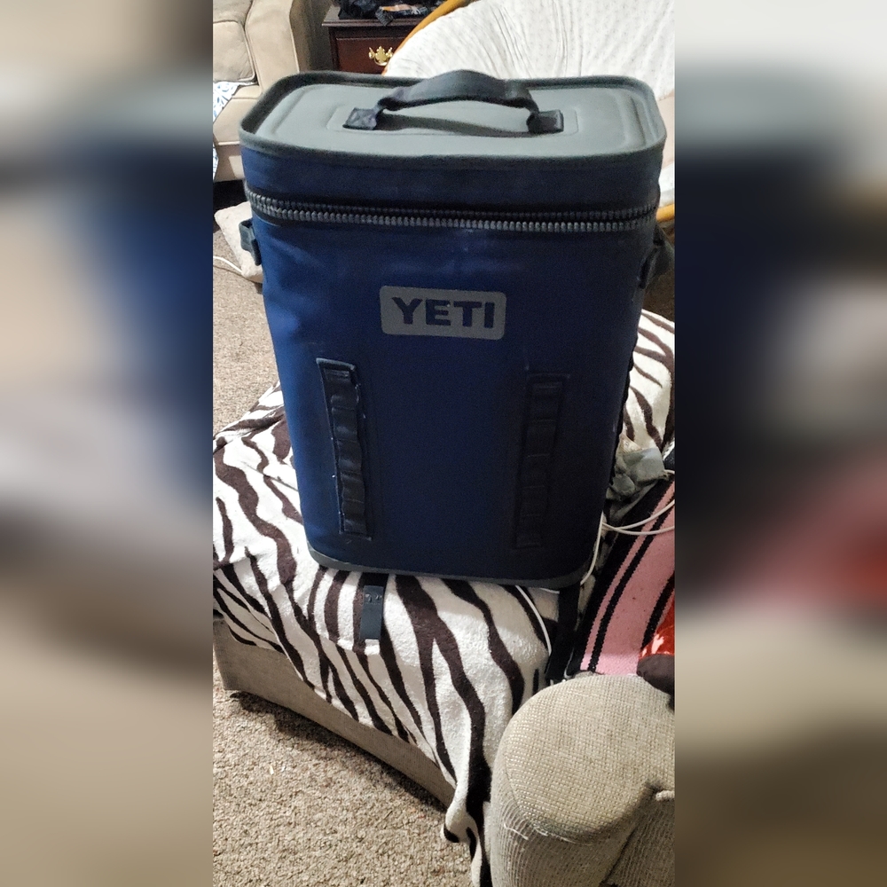 Yeti Hopper Backflip 24